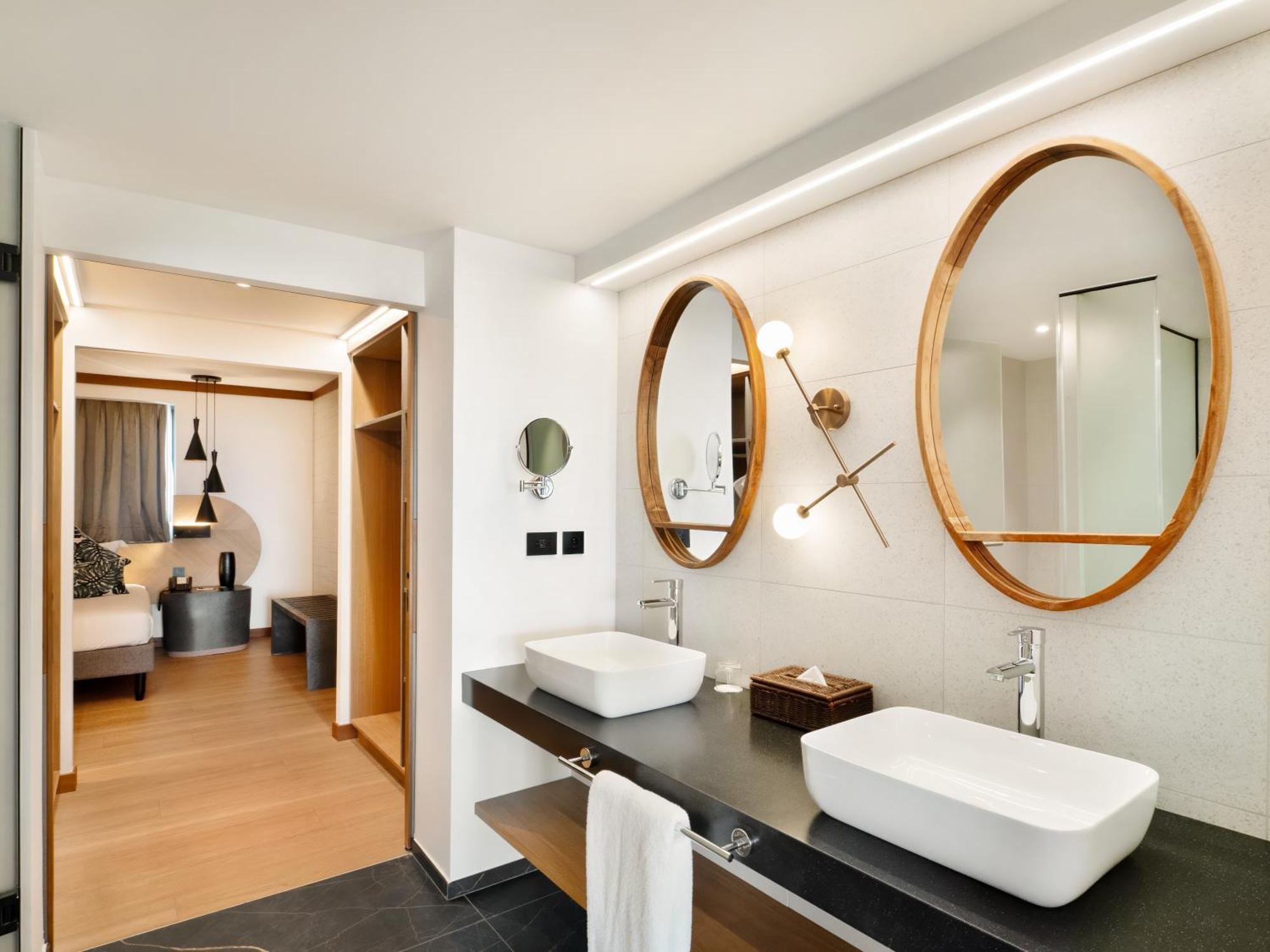 Ocean Front Royal 2 Bedroom Suite Private pool Kitchen,1499133940:JPEG